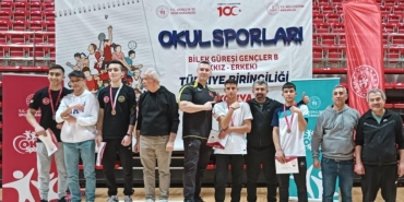 corumun ogrencileri bilek guresinde derece elde etti LEvGJJGW.jpg