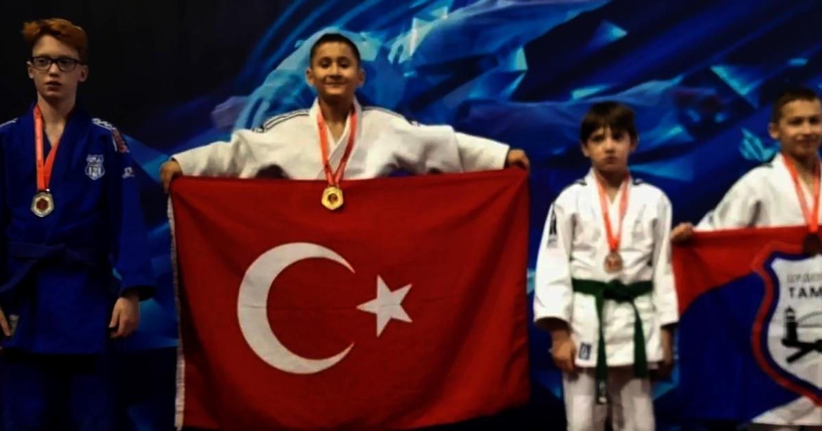 duzce judo takimi sirbistanda tarih yazdi EEsmengP.jpg