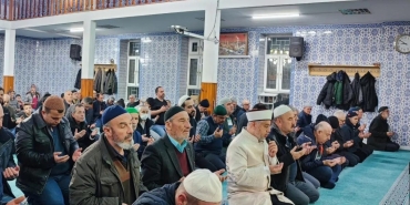 eskisehir odunpazarinda aile boyu camiye gidildi UrDatbie.jpg