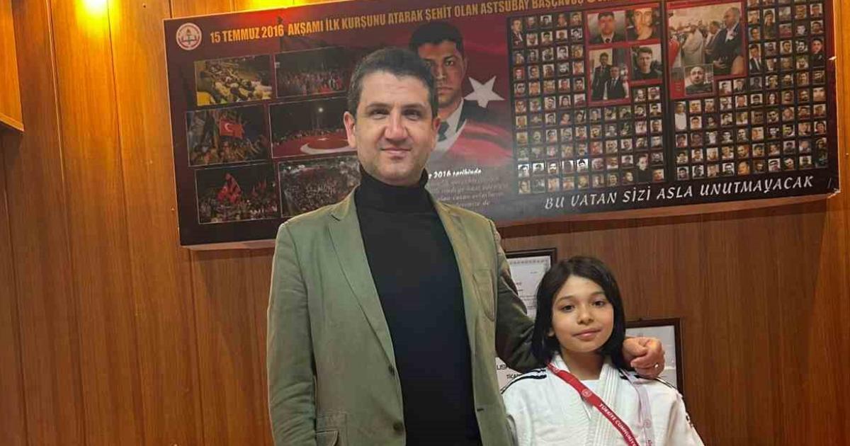 eskisehir okul sporlari musabakalarinda judo dalinda birinci belli oldu USaEumNg.jpg