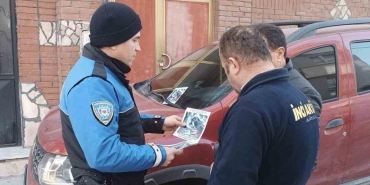 eskisehirde polislerden vatandaslara hirsizlik bilgilendirmesi dSF7BY3x.jpg