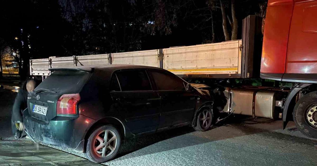 eskisehirde polisten kacan alkollu surucu tira carpti 7NiDwA9l.jpg