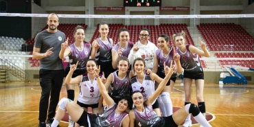 eskisehirde voleybol takimlarindan buyuk basari yukselmeyi garantilediler pKBhjEgS.jpg