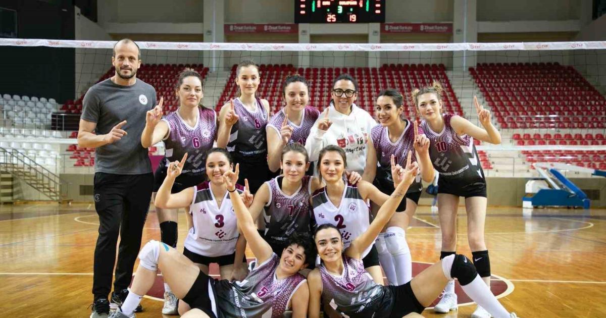 eskisehirde voleybol takimlarindan buyuk basari yukselmeyi garantilediler pKBhjEgS.jpg