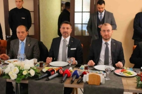 genc baskan tepebasinin yuzunu guldurecek Juzf3uTk.jpg