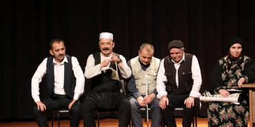 gorme engellilerden olusan ekip moni ucuncu oyununu sahneledi aIutNAZB.jpg