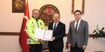 kastamonuda kalbi duran kisiye mudahale edip kurtaran polise belge verildi vQah7OZi.jpg