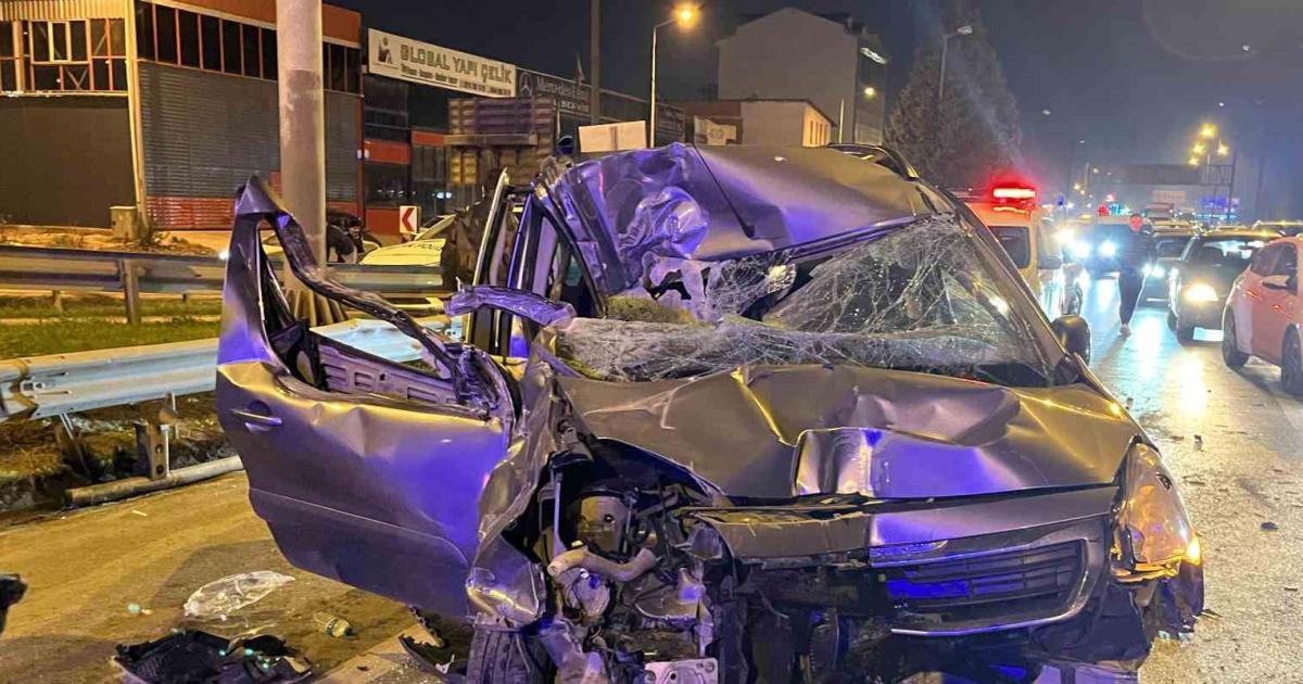 kocaeli kartepede zincirleme trafik kazasi 1i agir 3 yarali ZncvwEQe.jpg