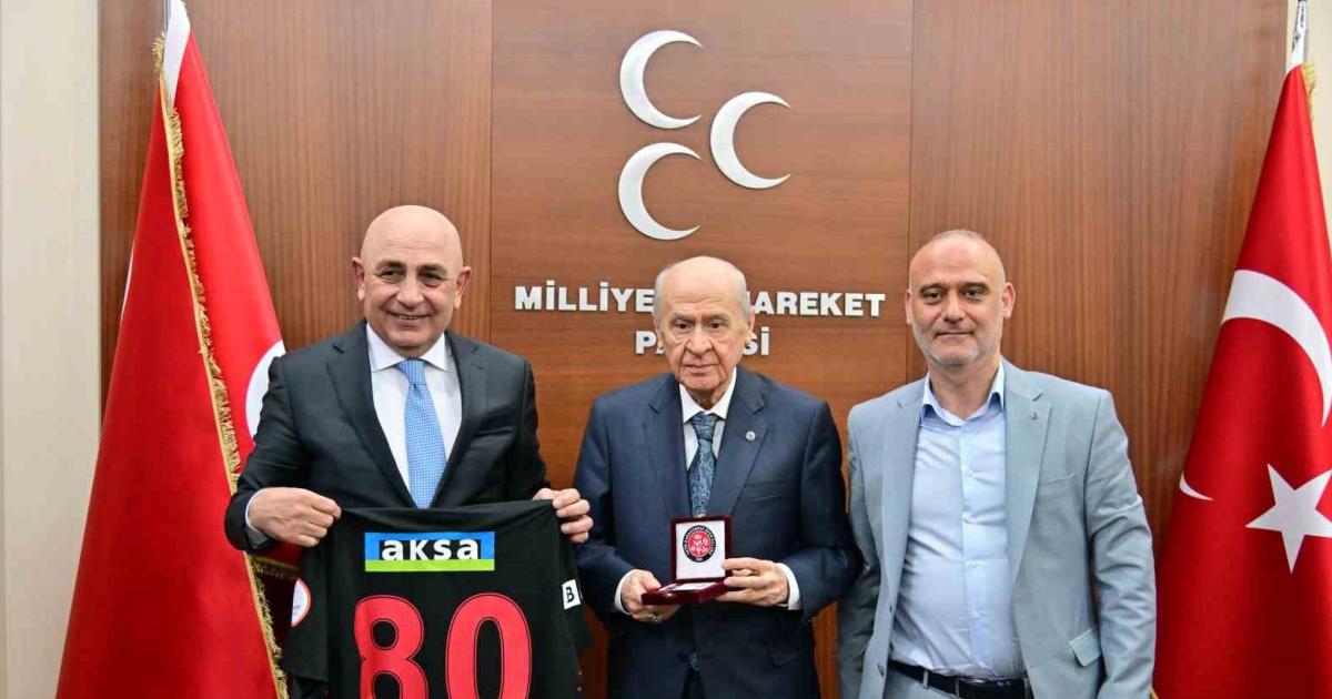 mhp lideri bahceliye surpriz ziyaret super lig kulubu kapisini caldi GyPaeKEP.jpg
