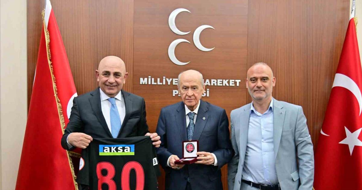 mhp lideri bahceliye surpriz ziyaret super lig kulubu kapisini caldi GyPaeKEP.jpg