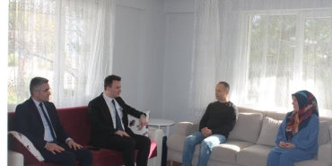 sinop gerze kaymakami depremzedeleri ziyaret etti Vc58hzmg.jpg