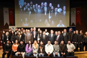 zbeu rektoru kuresel konulari ele alan bir konferansa katildi cpULE2rH.jpg