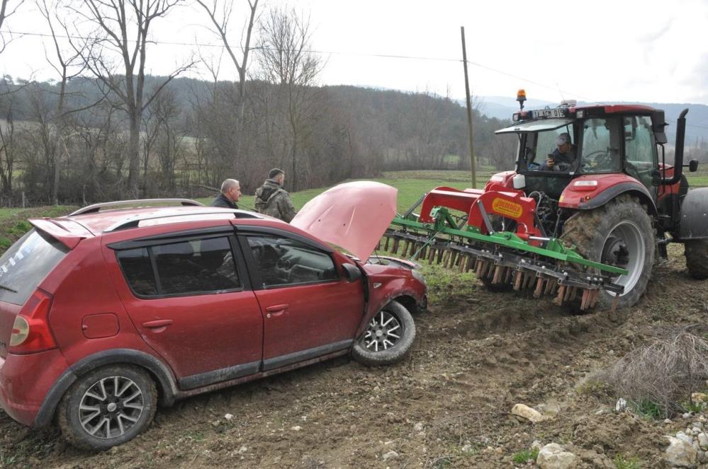 Bolu Mudurnu Otomobil Tarlaya Uctu 1