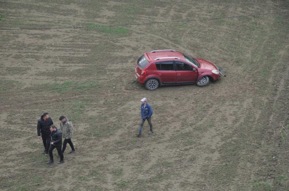 Bolu Mudurnu Otomobil Tarlaya Uçtu 2