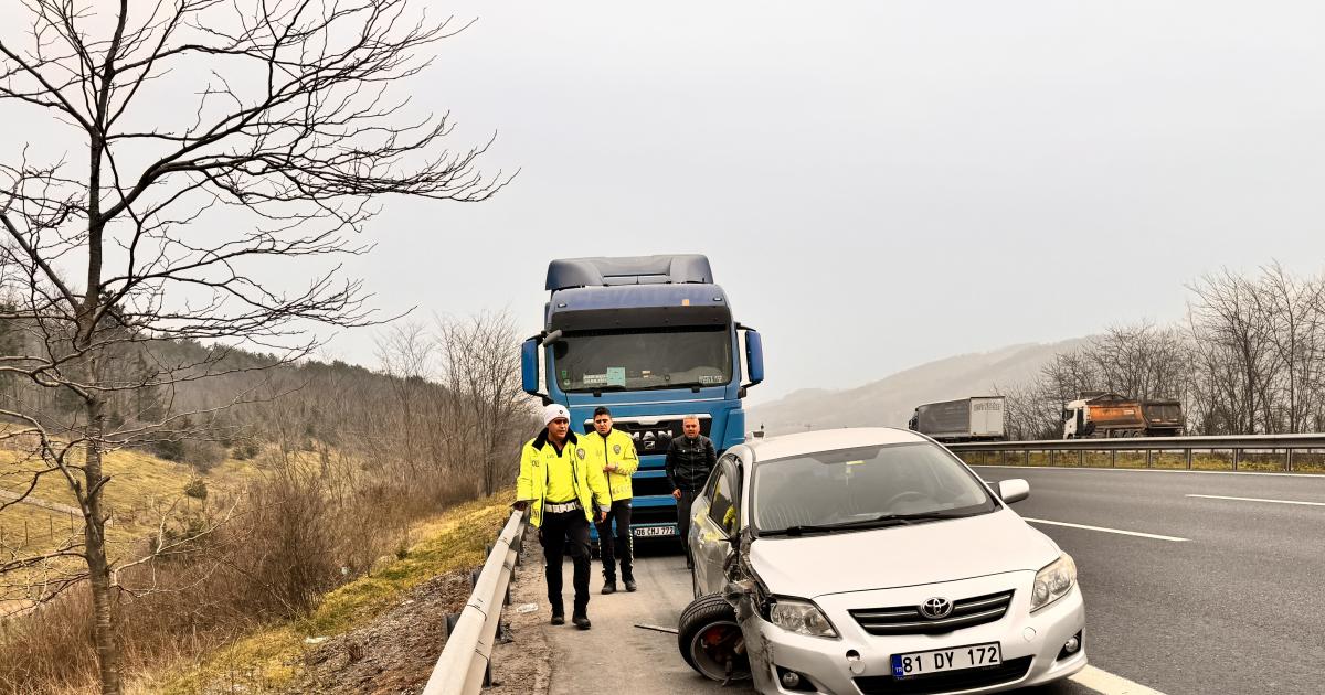 duzcede otomobil tankere carpti 3 yarali XENcyLPQ.jpg