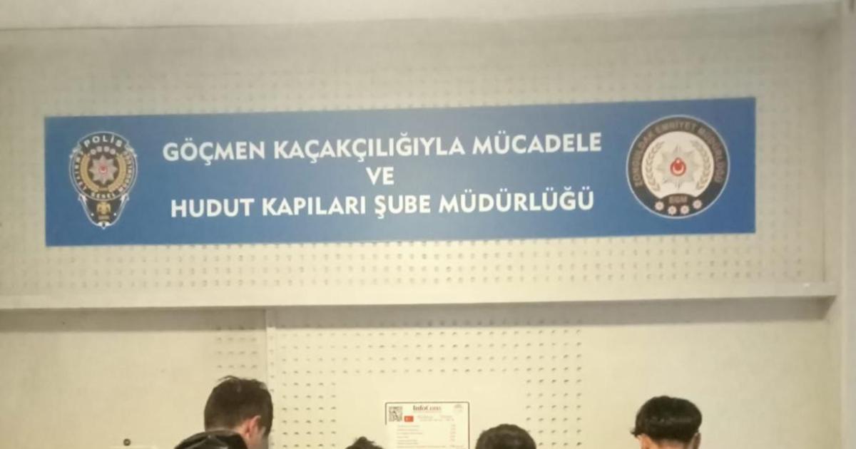 kiskivrak yakalandilar 4 duzensiz gocmen adeta zimbalandi RhyGgjUw.jpg