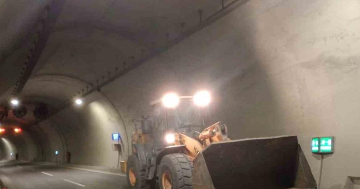 zonguldakta acik kalan kamyon damperi tuneli mahvetti 8lxZR27k.jpg
