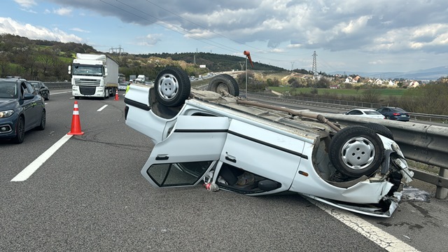 Bolu'da devrilen otomobildeki 2 kişi yaralandı