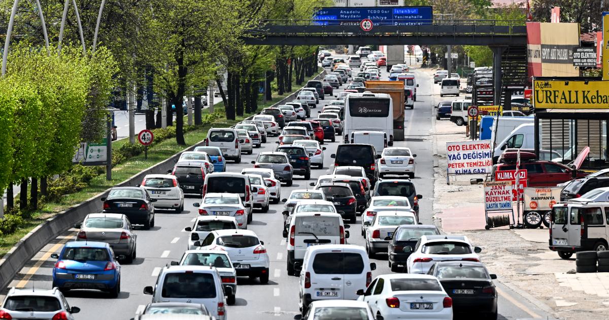 ankaraya giris noktalarinda bayram tatili donusu trafik yogunlugu dikkati cekiyor eNdPmHHa.jpg