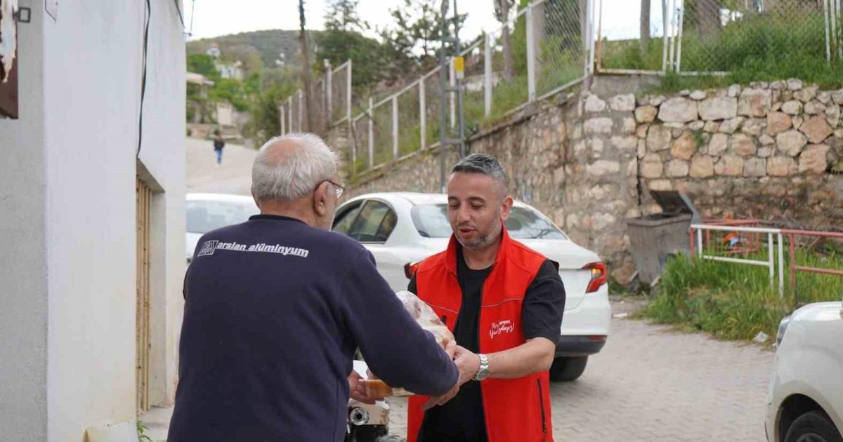 bilecikte ramazan ayi boyunca sicak yemek dagitildi llGVyxrn.jpg