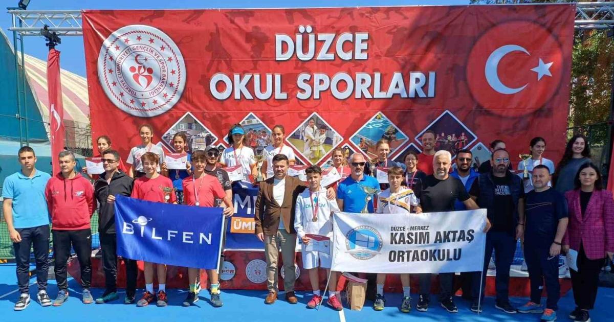 duzcenin gururu oldular turkiye birinciligi geldi 2WPxu7vC.jpg