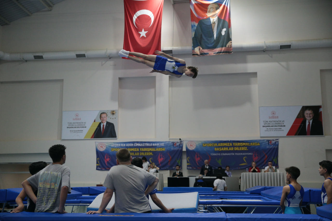 Bolu'da 2024 Okul Sporları Trampolin Cimnastik Türkiye Şampiyonası düzenlendi