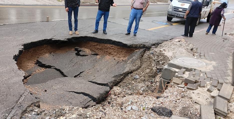 Ankara Keçöiren Yol Çökmesi