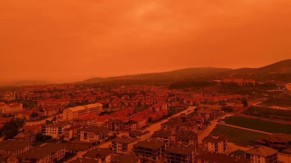 Bolu'da Gökyüzü Kırmızıya Büründü