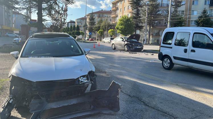 BOLU'DA KAZADA 4 YAŞINDAKİ KIZ VE ANNESİ YARALANDI