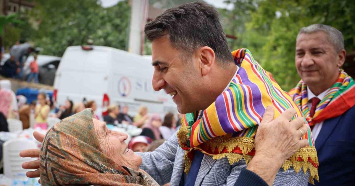 bilecikte hem cilek topladilar hem turku soylediler 66zy5paQ.jpg