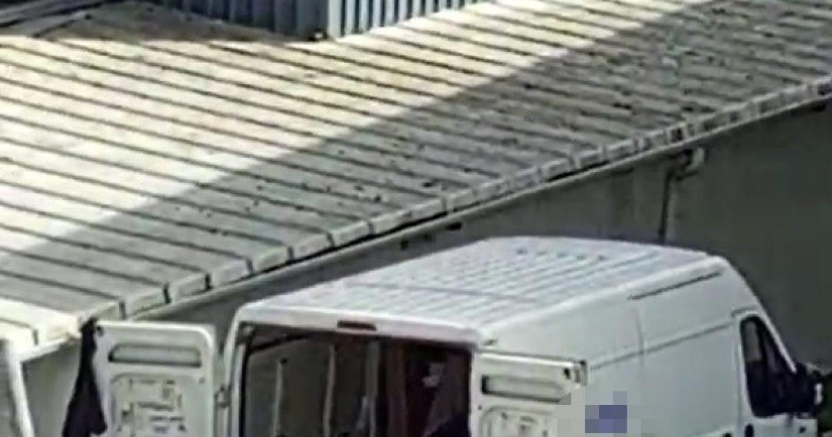 eskisehirde paketleri boyle firlattilar zlghbKbL.jpg