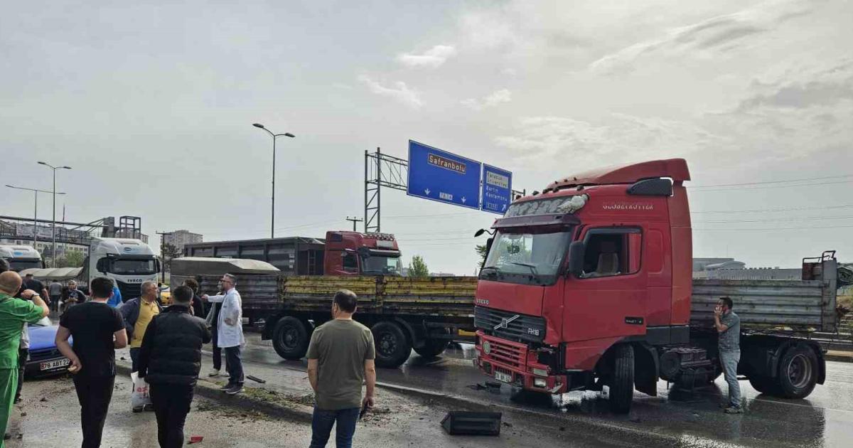 karabukte tir otomobile carpti XN3WD6qY.jpg