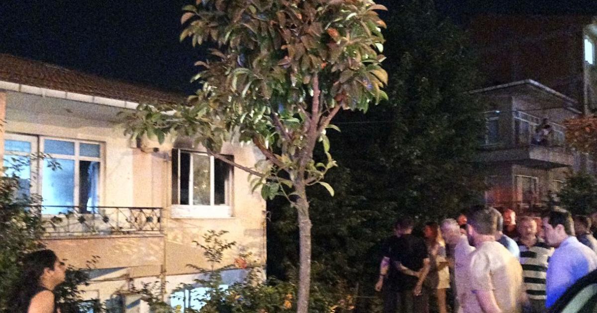 kocaeli karamurselde yangin iki katli ev hasar gordu C1GEdFFA.jpg