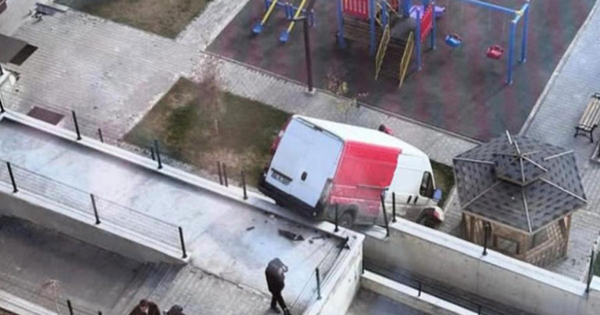 ankara sincanda ilginc kaza cocuk parkina boyle uctu dpkJR7Vx.jpg