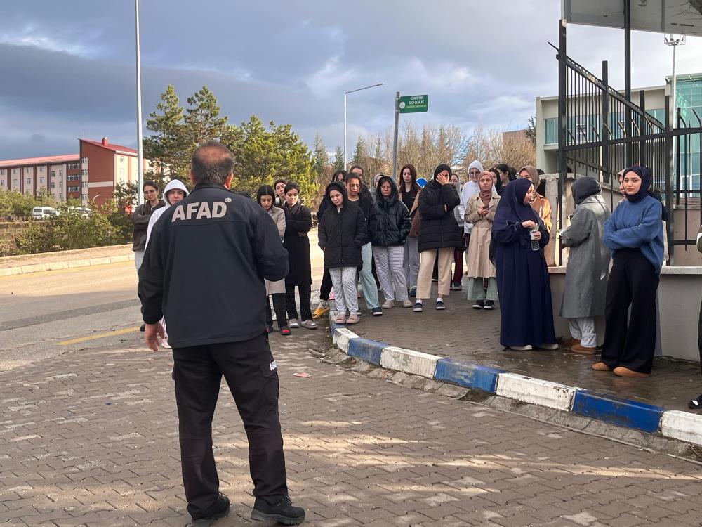 Kız yurdunda gerçeğini aratmayan tatbikat 1