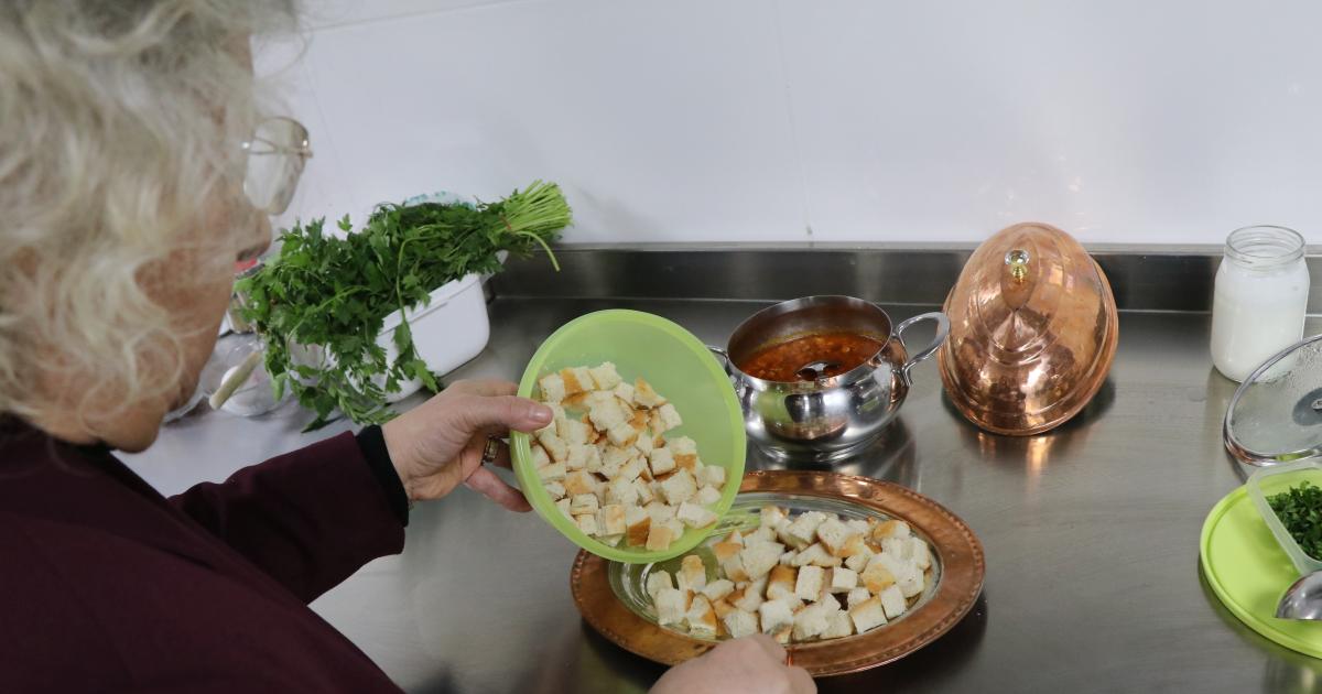 cankirida kadinlar bayat ekmeklerden lezzetler uretiyor DYDsIbHO.jpg