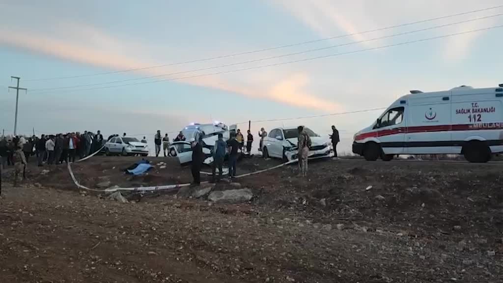DİYARBAKIR Zincirleme trafik kazasında 3 kişi öldü, 4 kişi yaralandı