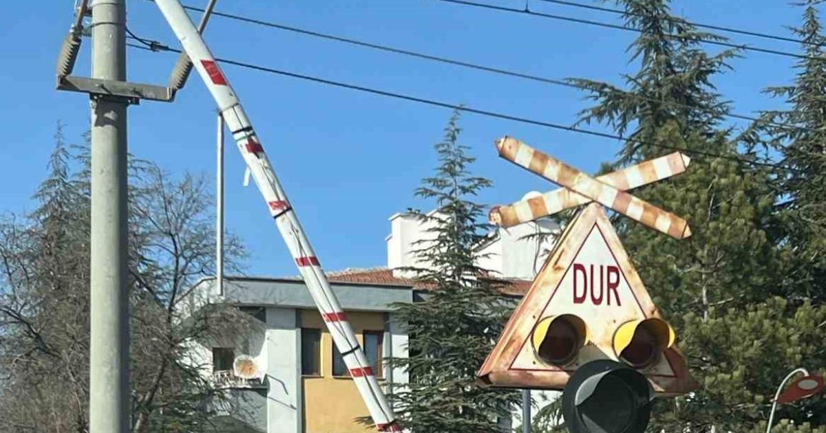 ankara polatlida tehlike olusturuyor 3Bn9inwv.jpg