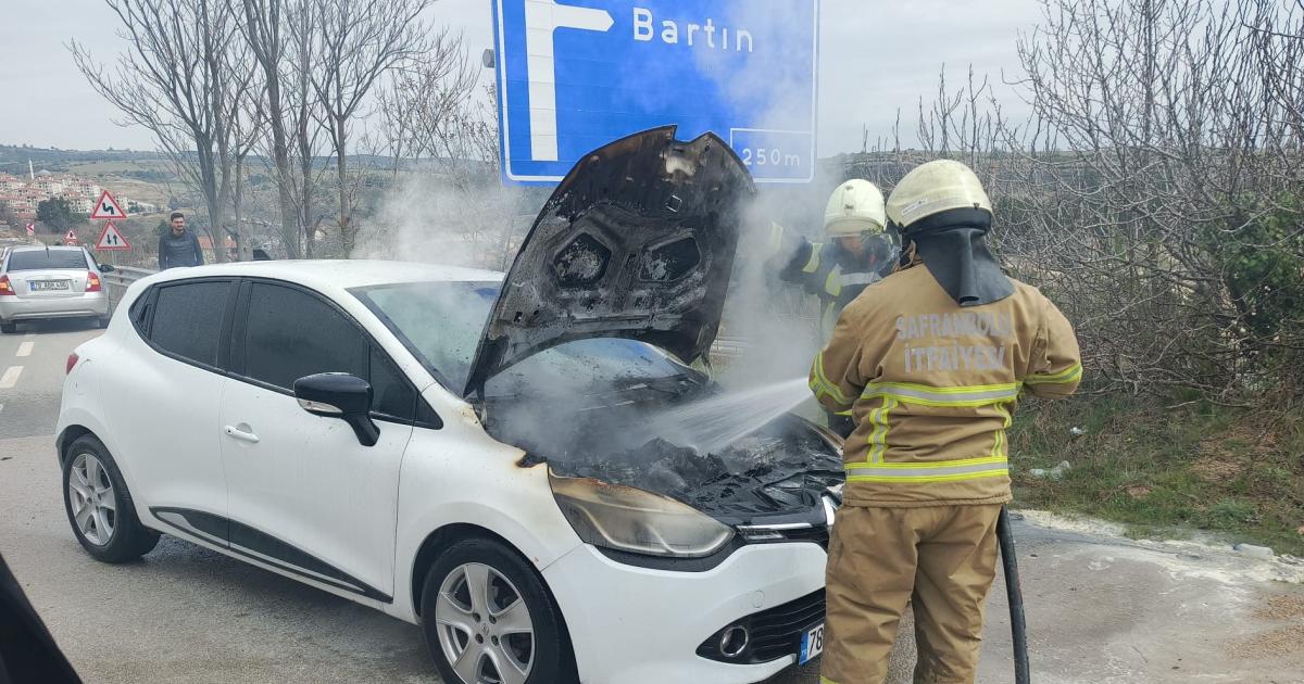 karabukte park halindeki otomobilde yangin cikti mdBl43gC.jpg