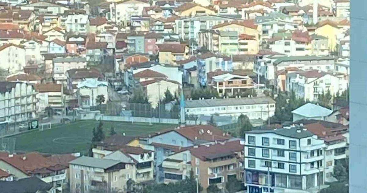 kocaelide tir kazasi trafigi olumsuz etkiledi iHAQNb1R.jpg