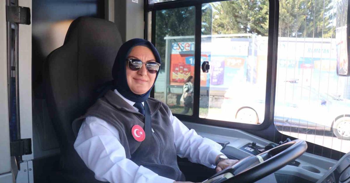 sakaryanin ilk kadin otobus soforu bahar camas d1ndf4Hy.jpg