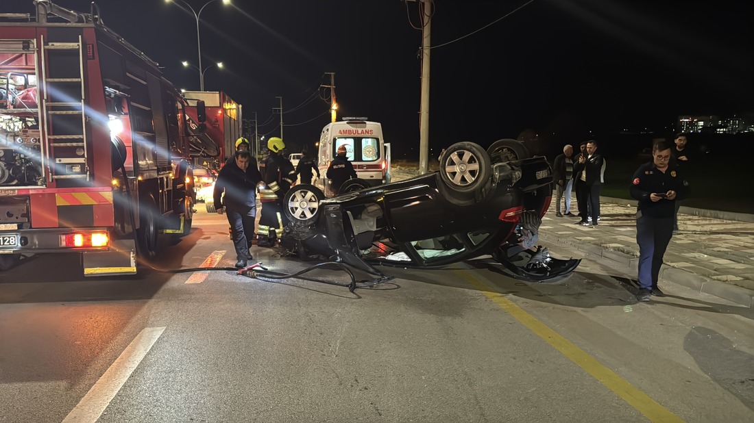 AA 20250418 37674868 37674864 BOLUDA TAKLA ATTIKTAN SONRA YANMAYA BASLAYAN OTOMOBILDEKI 1 KISI YARALANDI (1)