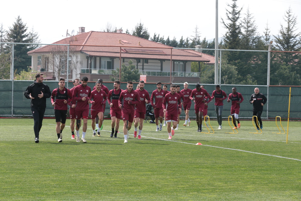AA 20250430 37802458 37802453 BOLUSPOR MALATYASPOR MACININ HAZIRLIKLARINI SURDURDU (1)