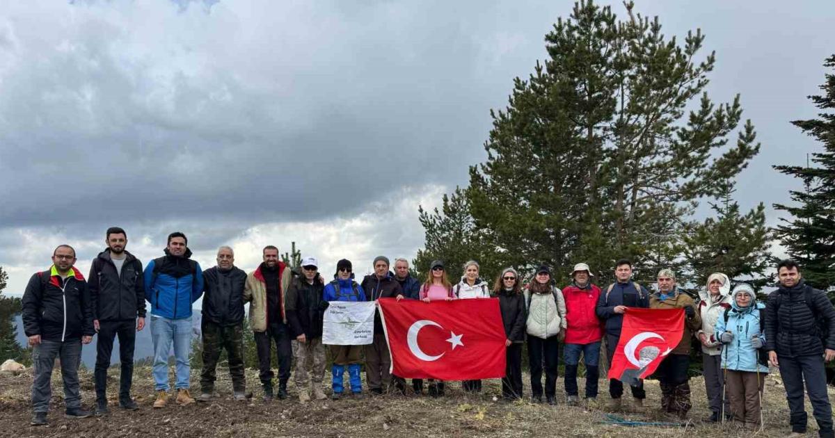 anadolunun yuce dagina cikip sehitleri andilar kKah166W.jpg