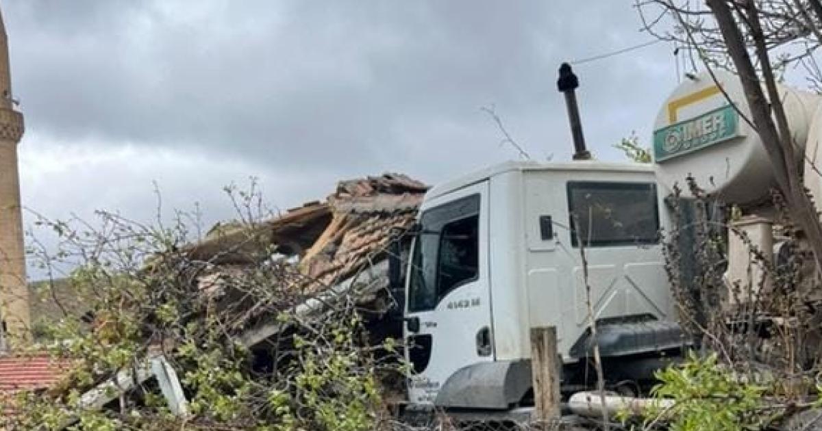 ankara golbasinda beton mikseri mustakil eve carpti 9pVcRscY.jpg