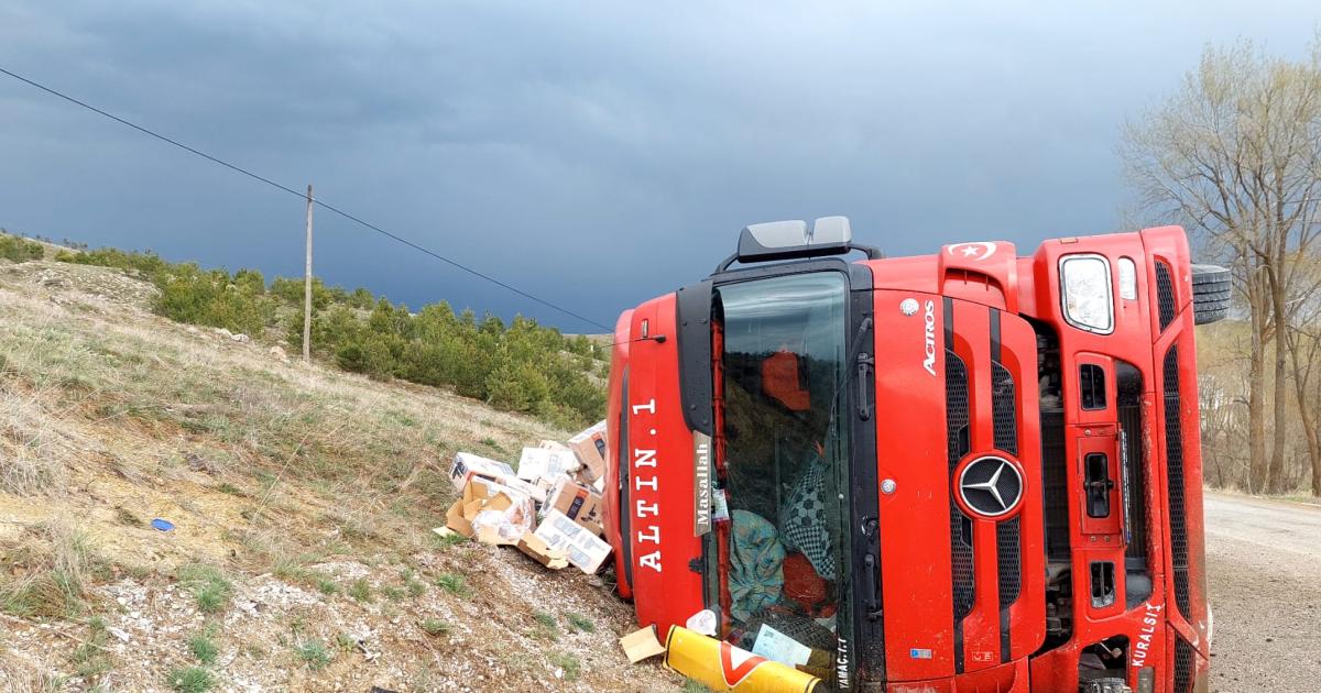 cankiri ortada tir devrildi wzFqBOH2.jpg