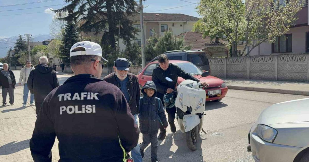 duzcede motosiklet kazasinda kask hayat kurtardi j3UNnnJz.jpg