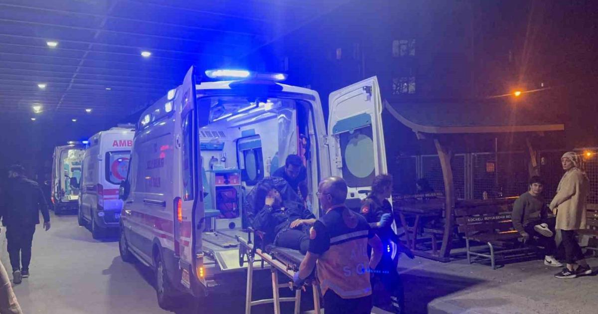 gebzede liseli kizlar arasinda bicakli kavga z9XwdOmf.jpg