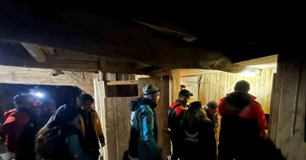 kastamonuda karla kapli dag koyunde kurtarma seferberligi 59BOywf8.jpg