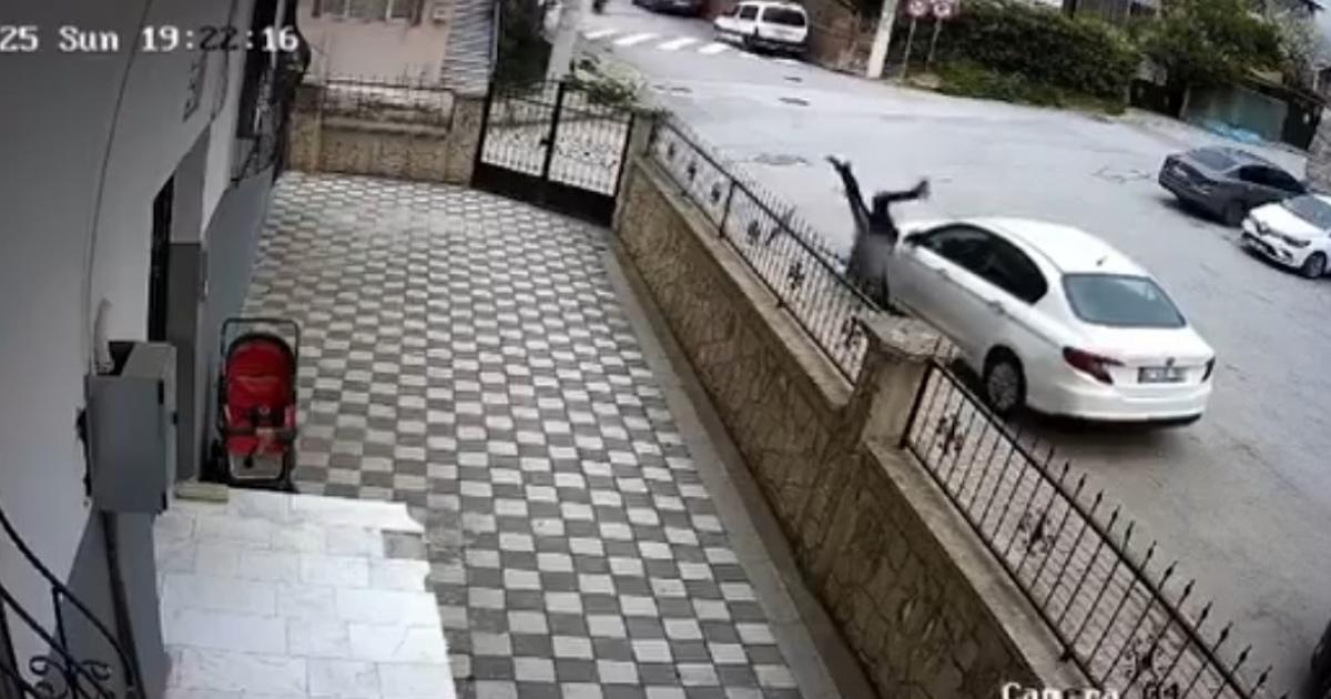 kocaelide ilginc kaza scooterla carpti kosarak kacti sonra geri dondu qcr2jg82.jpg